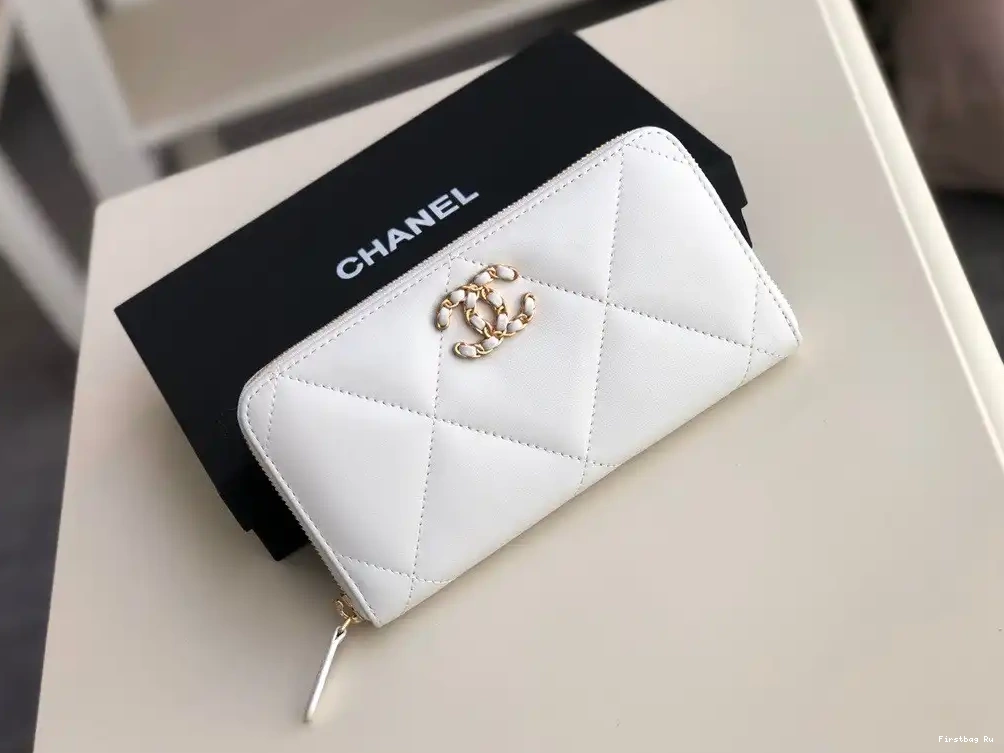 First Bag Ru CHANEL WALLET ZIPPED 19 0617